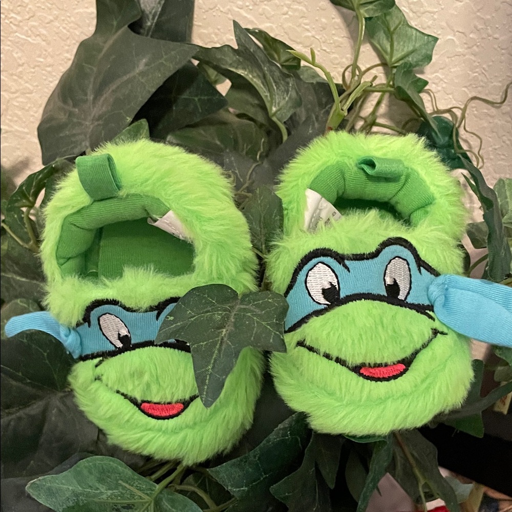 NWT~Green Fuzzy Ninja Turtle Baby warm Booties House Slippers SZ:3-6M Never Worn